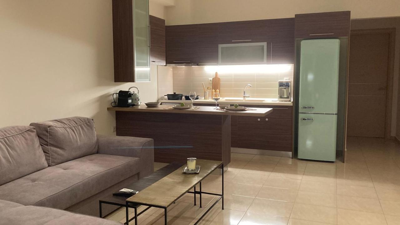 Bright Luxury Apt. Volos Exteriör bild